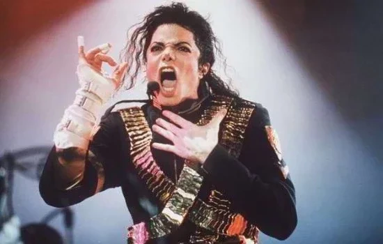 De Madonna a Axl Rose: Se impressione com 7 looks icônicos de músicos