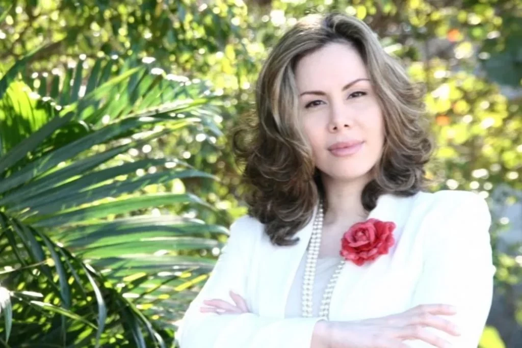 Sarah Sheeva muda seu nome