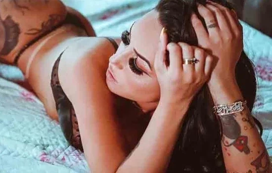 Perlla mostra tatuagem ousada no bumbum e impressiona seguidores; fotos