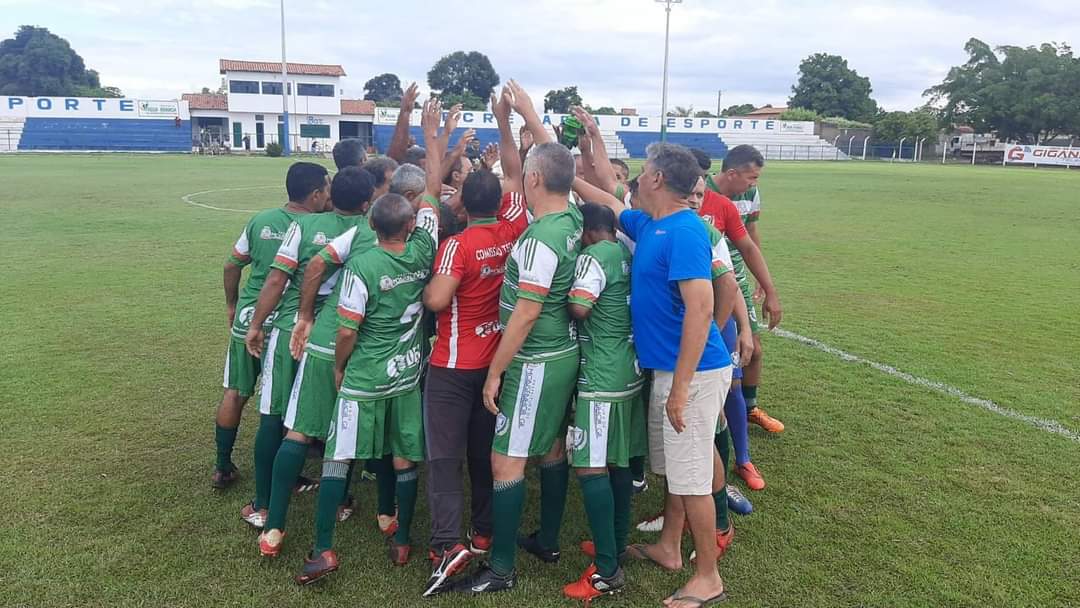Monsenhor Gil na final da Copa de futebol dos jogadores com 50 anos - Imagem 1