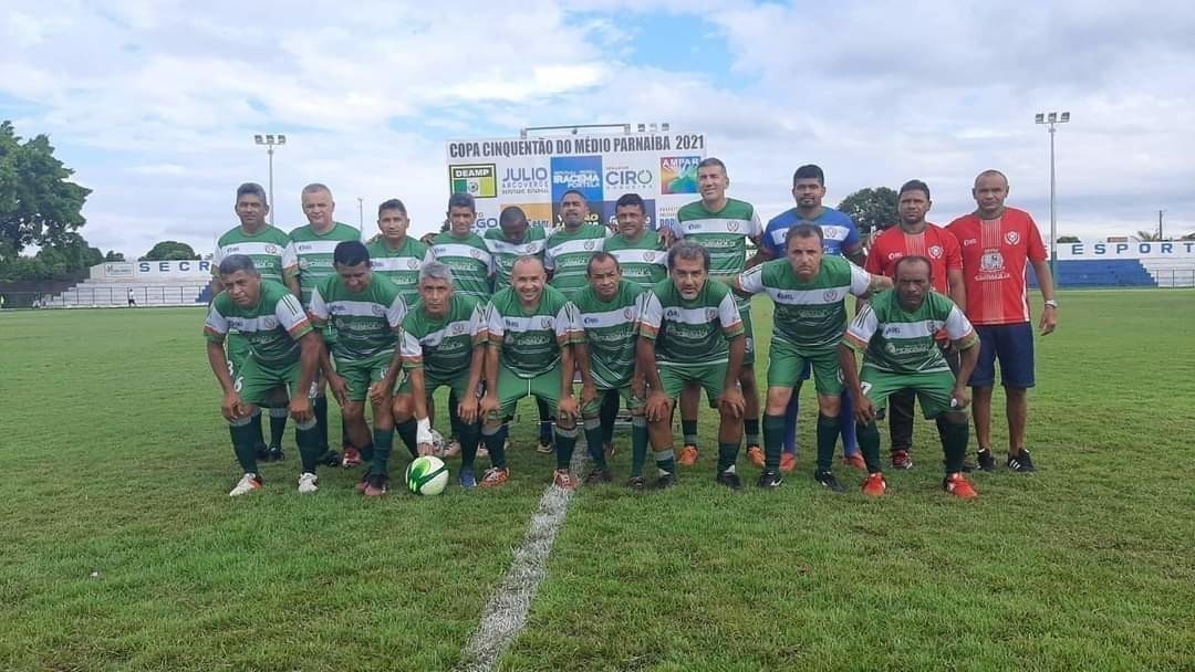 Monsenhor Gil na final da Copa de futebol dos jogadores com 50 anos