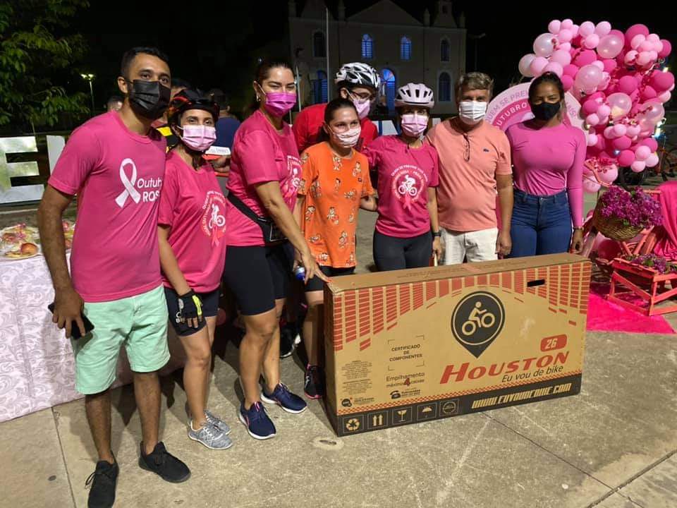 Passeio com bicicletas lembra a prevenção contra o câncer de MAMA - Imagem 11