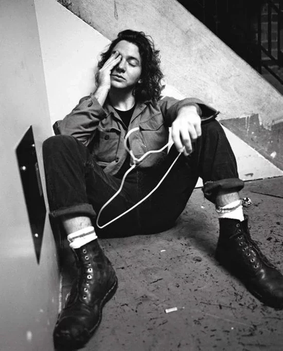 Conheça a lista dos famosos com pés grandes em relação á sua altura - imagem 56824