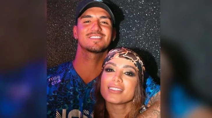 A fila anda rápido: relembre 15 namoros imperdíveis de Anitta - imagem 57152