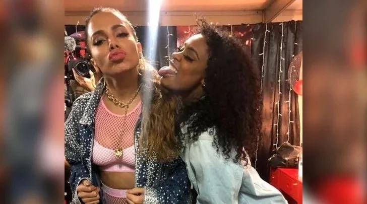 A fila anda rápido: relembre 15 namoros imperdíveis de Anitta - imagem 57151