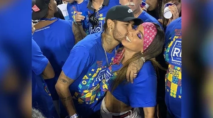 A fila anda rápido: relembre 15 namoros imperdíveis de Anitta - imagem 57154