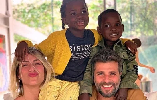 Ator de amor! Saiba quem são os famosos que adotaram suas crianças