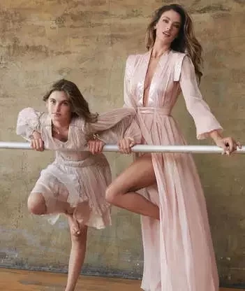  Alessandra Ambrósio e Anja