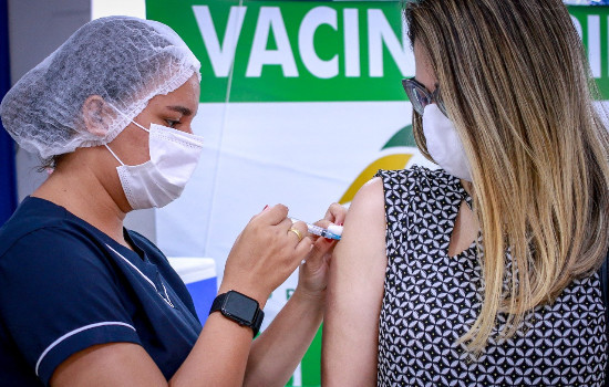 Profissionais de saúde receberam a 3ª dose da vacina contra a covid-19