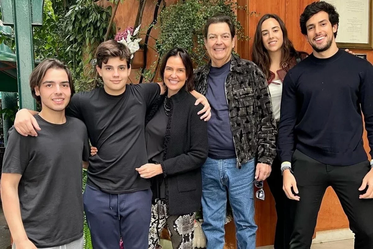 Faustão chama atenção em registro raro com a esposa em Dubai; veja! - imagem 60016