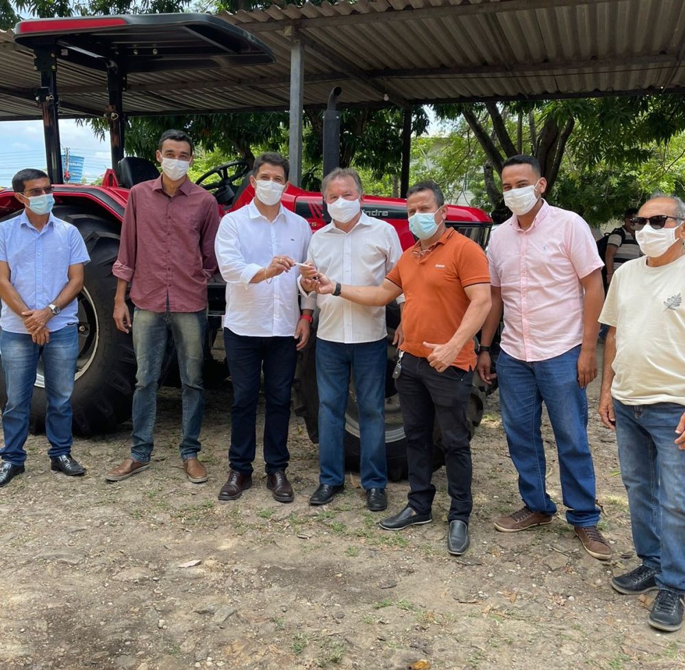 Município de Hugo Napoleão é contemplado com trator e implementos agrícola - Imagem 2