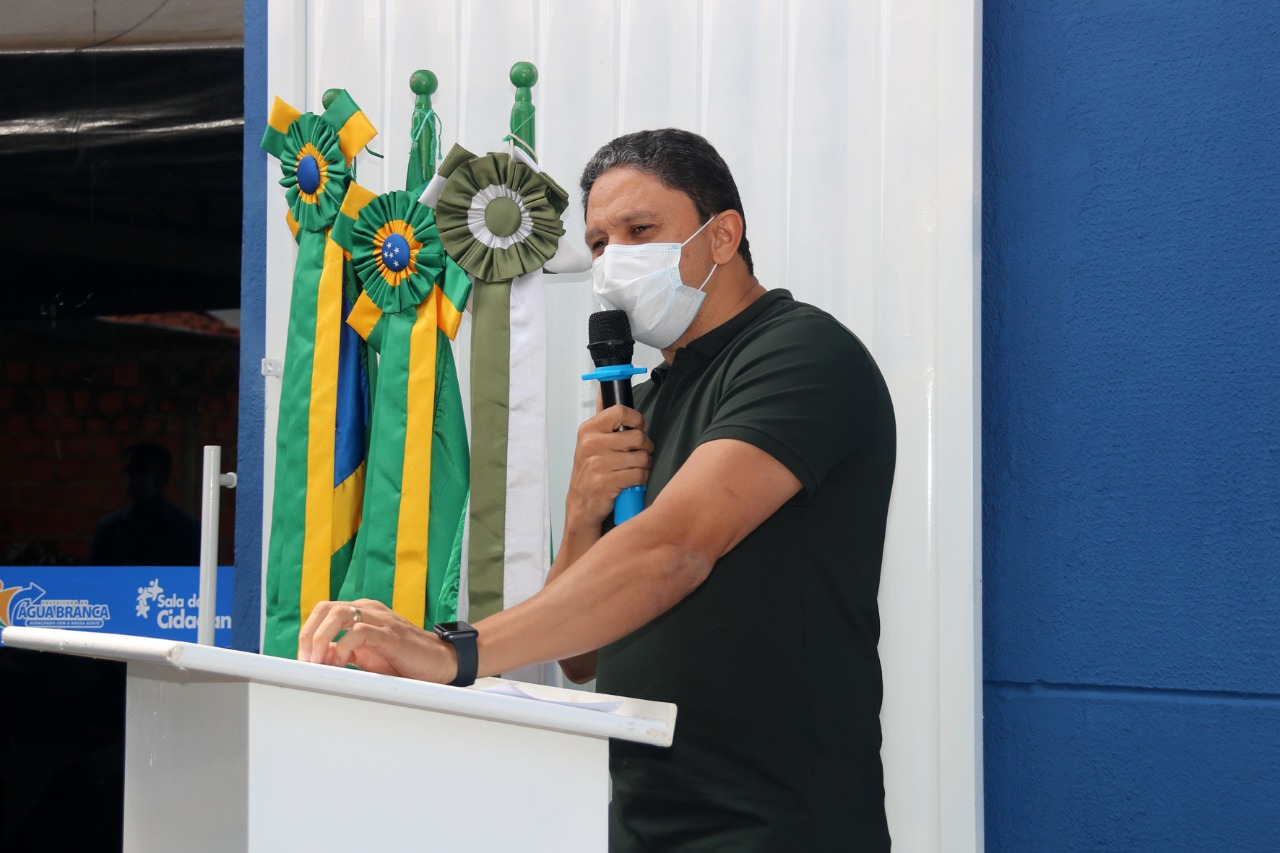 Prefeito Júnior Ribeiro autoriza mudança de nível de professores municipais - Imagem 1