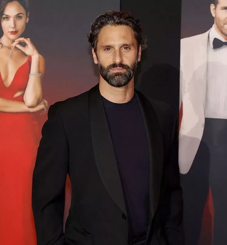 Marco Pigossi  e o namorado 