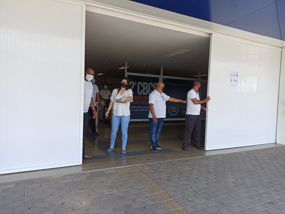 Portões dos locais de prova do Enem 2021 são fechados (Foto: Efrém Ribeiro)