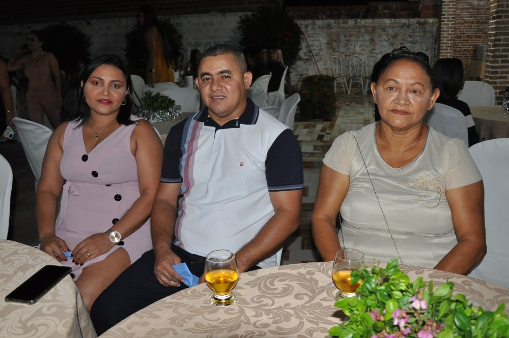 Prefeitura de Hugo Napoleão oferece jantar em homenagem aos professores - Imagem 10