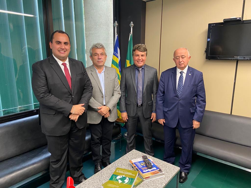 Prefeito João Luiz de Monsenhor Gil em Brasília nesta terça feira - Imagem 1