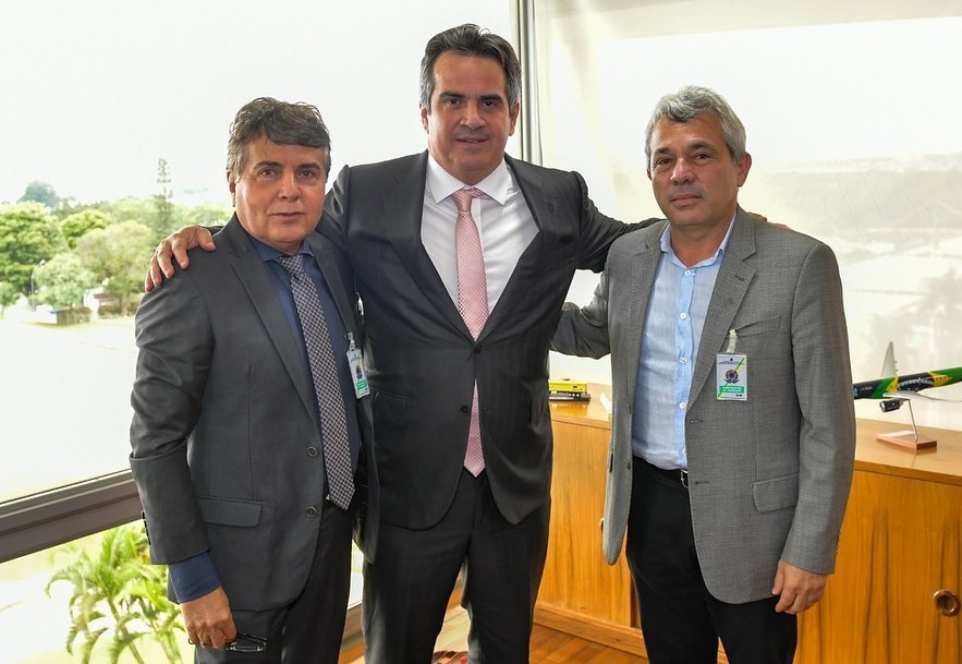 Prefeito João Luiz de Monsenhor Gil em Brasília nesta terça feira - Imagem 3