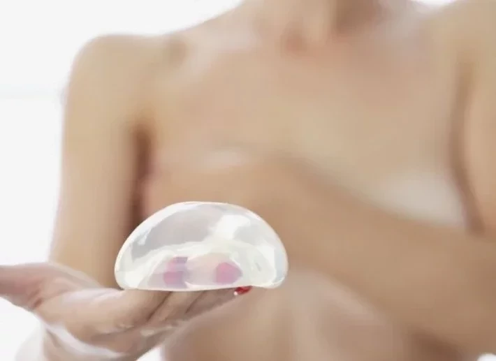 Era dos naturais: veja as famosas que optaram pela retirada do silicone - imagem 58436