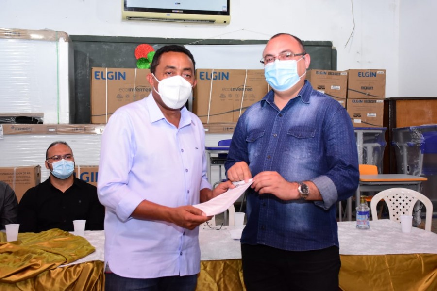 Prefeito Joel entrega novos equipamentos para rede municipal de ensino