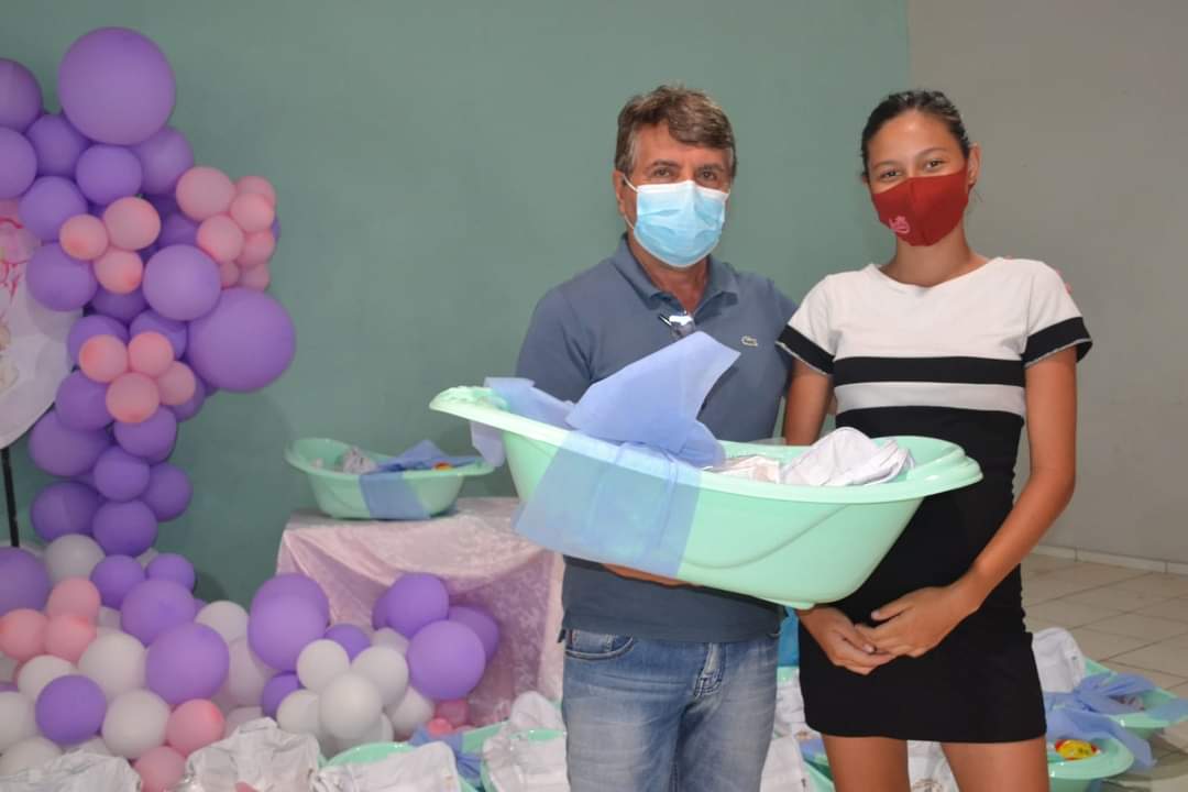 Grávidas de Monsenhor Gil recebem enxovais e cestas básicas  - Imagem 1