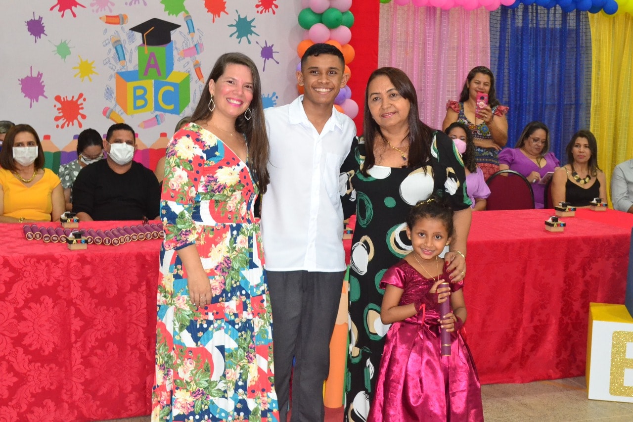 U. E Vó Binoca realiza formatura dos Doutores do ABC - Imagem 33