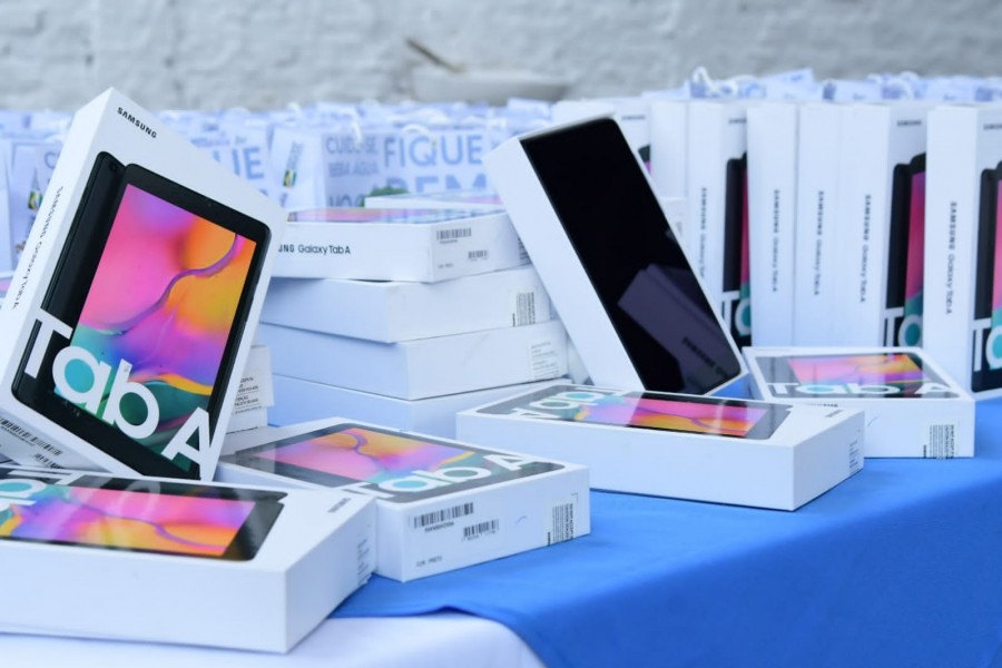 Saúde de Floriano entrega 150 tablets a agentes comunitários e de endemias