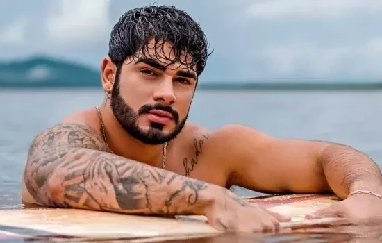 A vida por trás do nude: ex jogador de futebol faz sucesso no Onlyfans