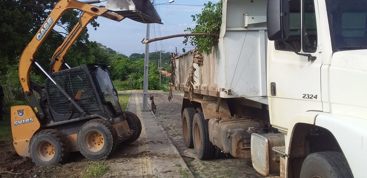 Limpeza continua marca da gestão eficiente da prefeitura de Monsenhor Gil - Imagem 11