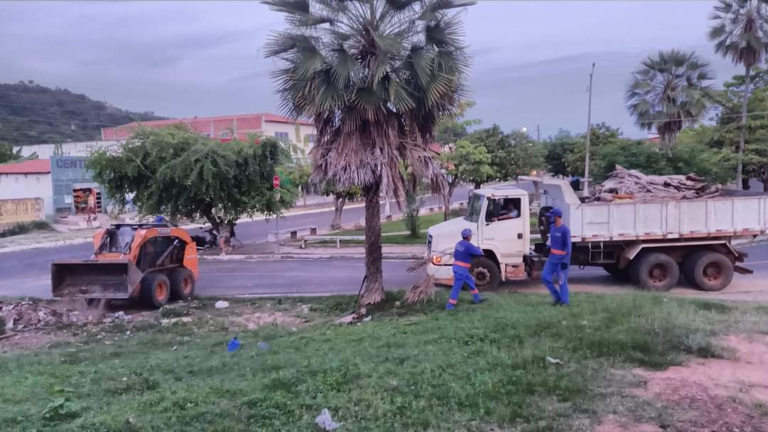 Limpeza continua marca da gestão eficiente da prefeitura de Monsenhor Gil - Imagem 6