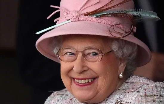 Veja esses 10 fatos sobre a Rainha Elizabeth que vão te deixar chocado!