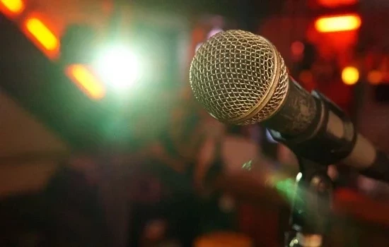 Confira 10 famosos que morreram em cima do palco e você não sabia