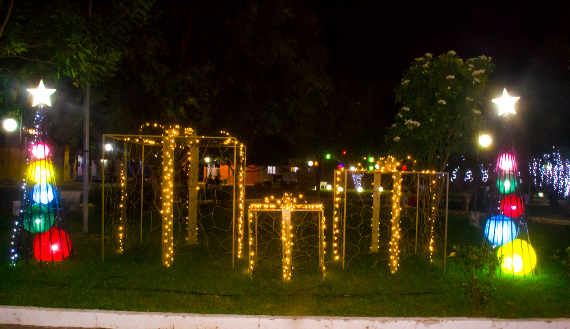 Praça 28 de Dezembro de Joaquim Pires recebe decoração natalina - Imagem 6