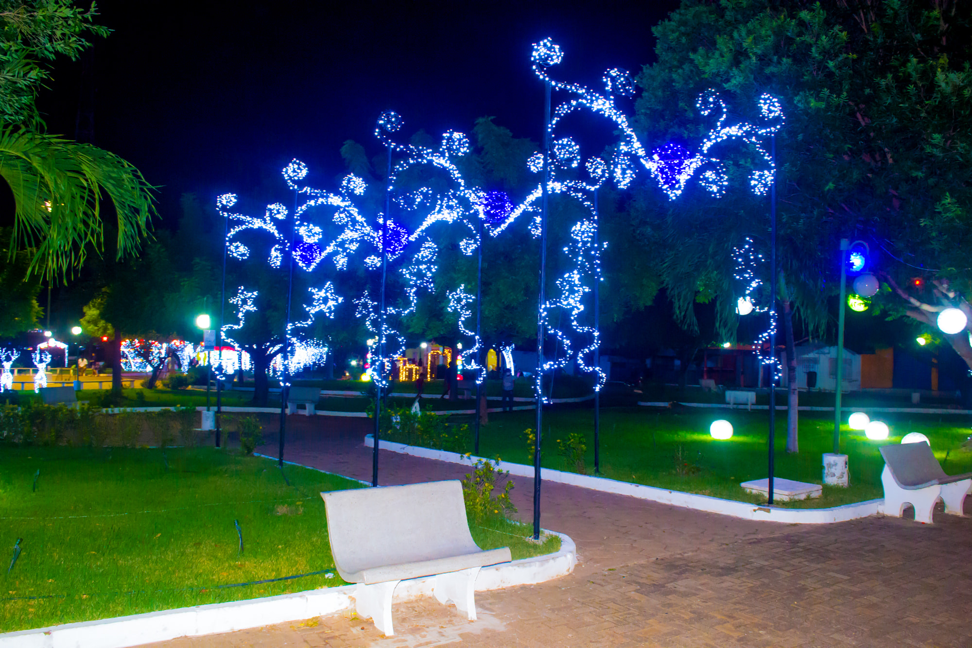 Praça 28 de Dezembro de Joaquim Pires recebe decoração natalina - Imagem 3