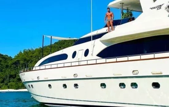 Luxo e ostentação: veja como vive Gustavo Lima com bens milionários