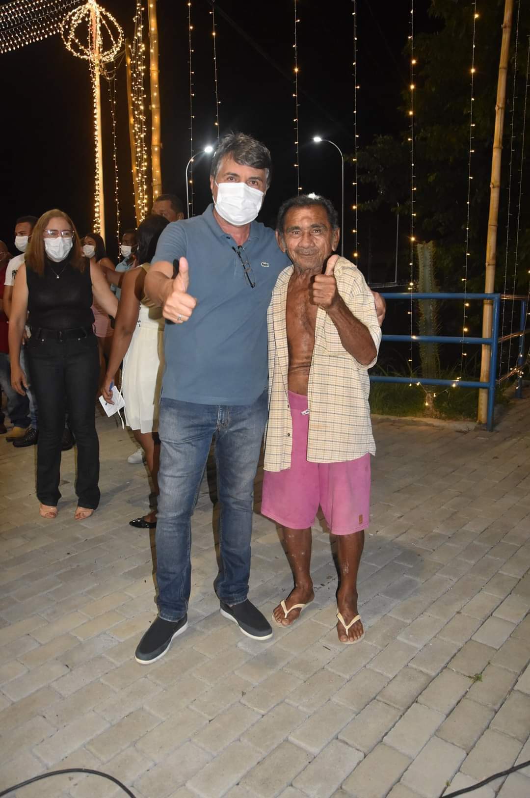 O espírito Natalino chegou em Monsenhor Gil. Prefeito entrega iluminação - Imagem 12