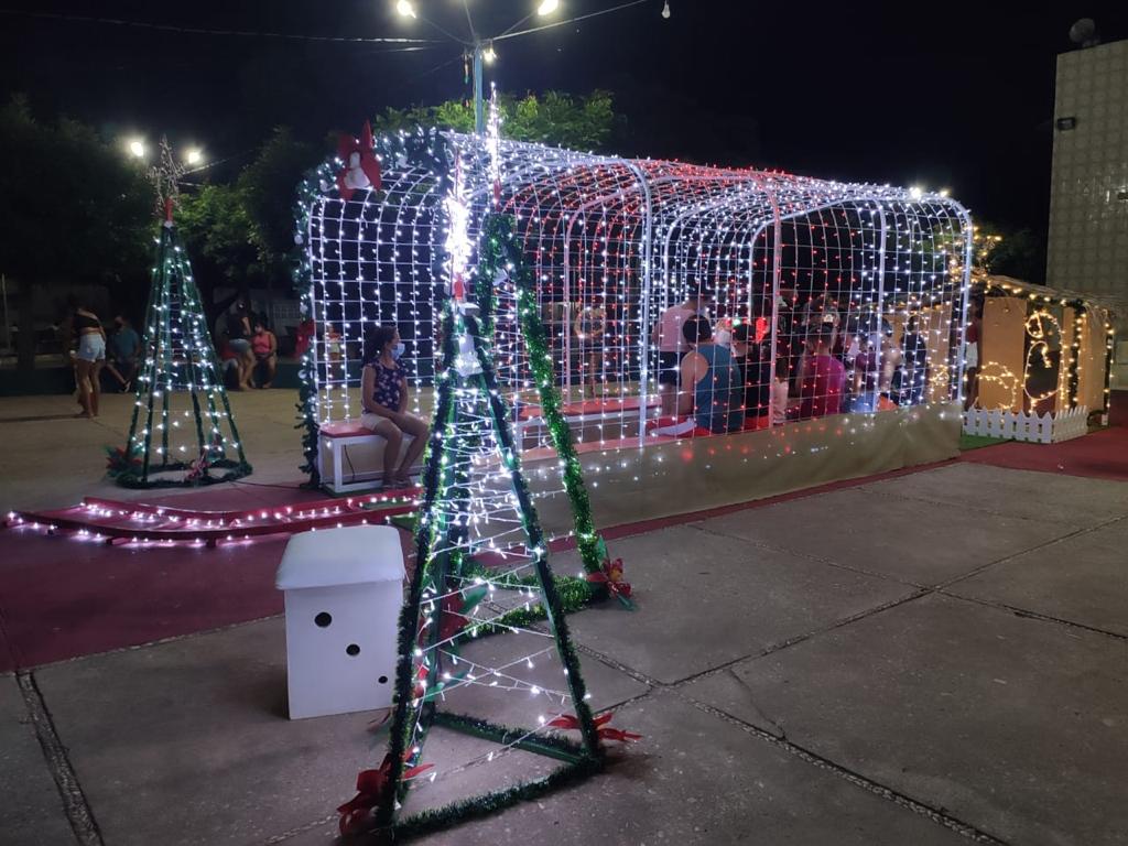 Prefeitura de Hugo Napoleão inaugura projeto 'Natal Luz' - Imagem 9