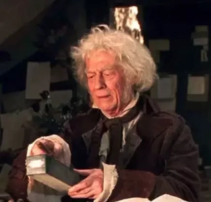  John Hurt -  Garrick Olivaras