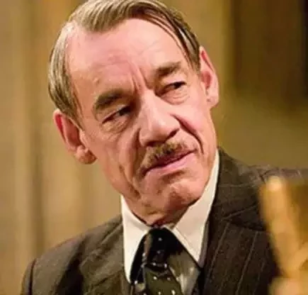 Roger Lloyd Pack - Bartolomeu Crouch