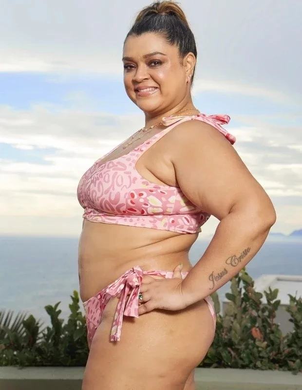 Preta Gil posta de biquíni com e sem retoque e diz: "Busque se amar" - imagem 32866