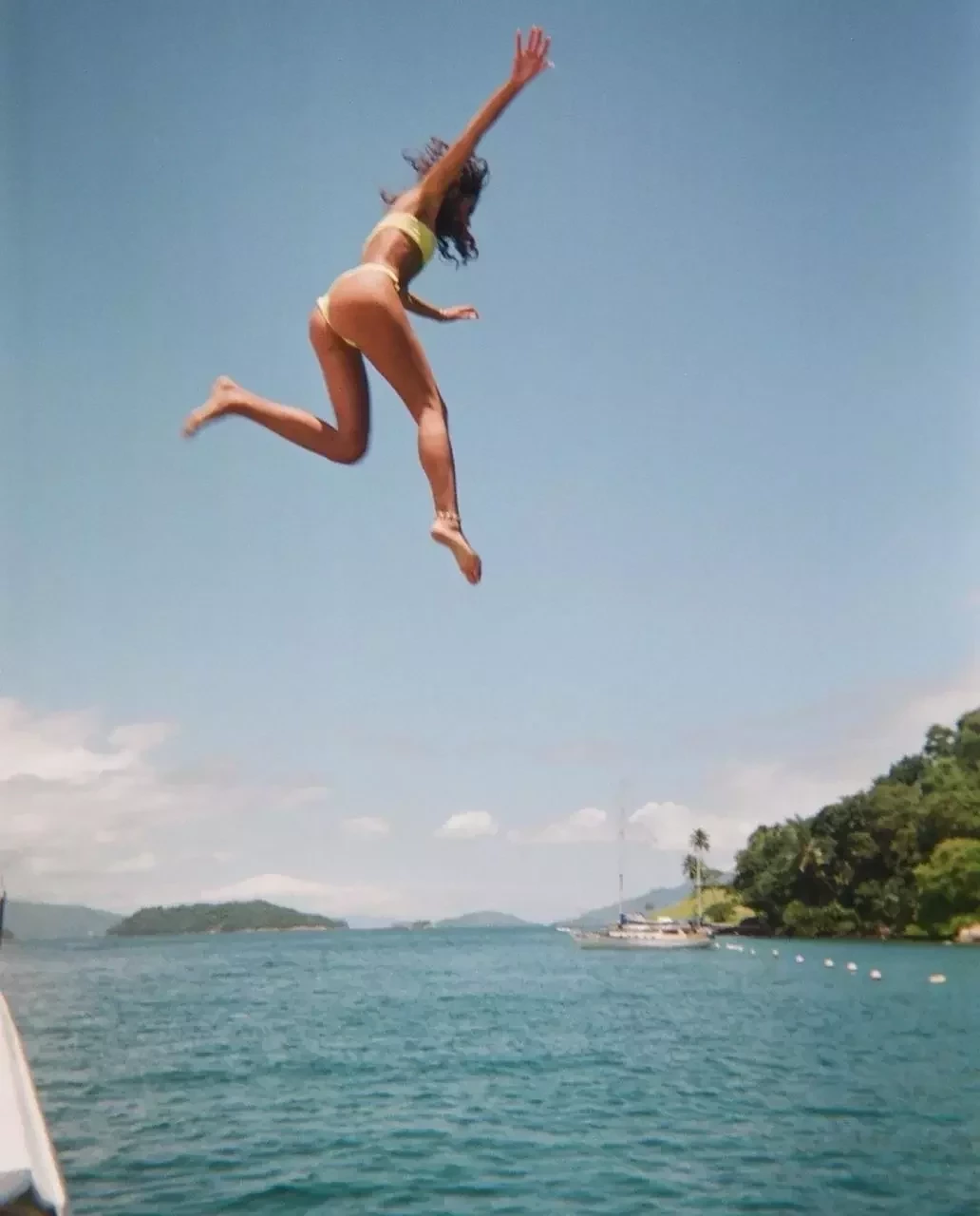 Bruna Marquezine posa sexy em Noronha após flagra com Enzo Celulari - imagem 32864