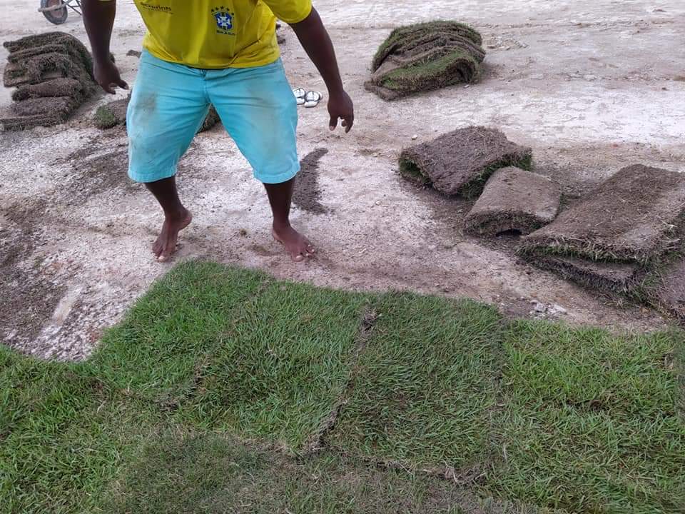 Prefeito de Monsenhor Gil, João Luiz, visita Estádio Cariocão para conferir a implantação do Gramado - Imagem 14