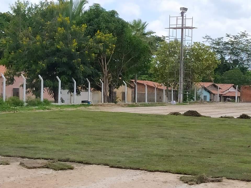 Prefeito de Monsenhor Gil, João Luiz, visita Estádio Cariocão para conferir a implantação do Gramado - Imagem 8