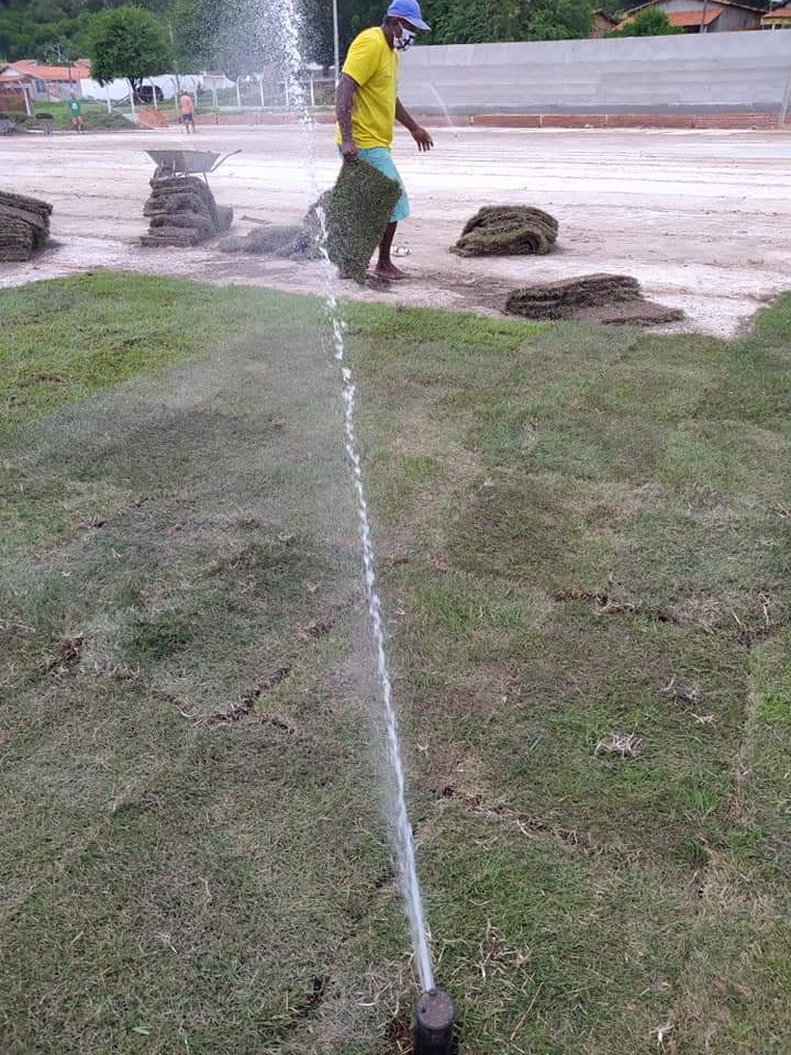 Prefeito de Monsenhor Gil, João Luiz, visita Estádio Cariocão para conferir a implantação do Gramado - Imagem 10