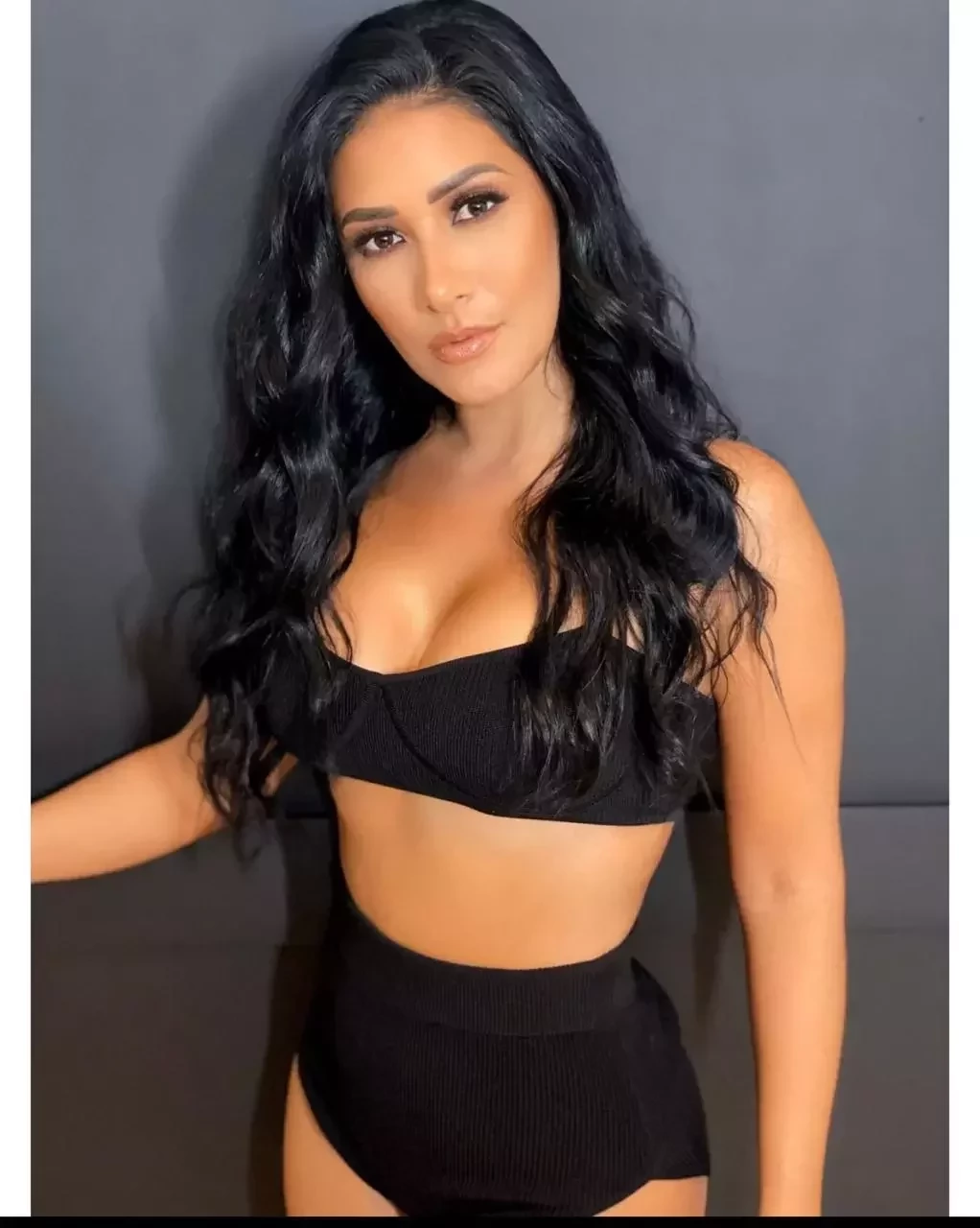 Simaria posa de lingerie preta e impressiona fãs com corpão; fotos - imagem 33394