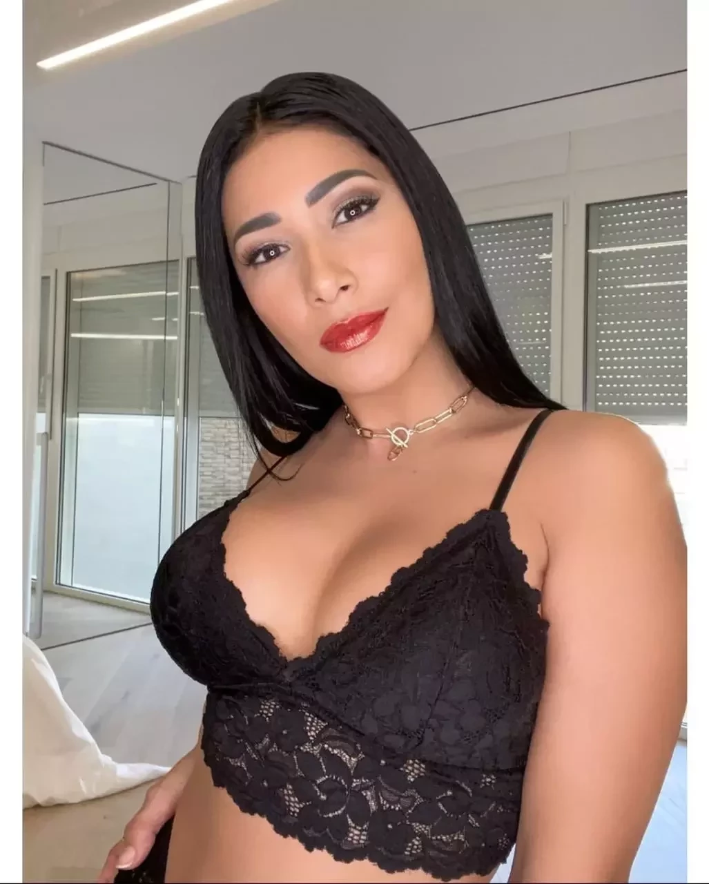 Simaria posa de lingerie preta e impressiona fãs com corpão; fotos - imagem 33392