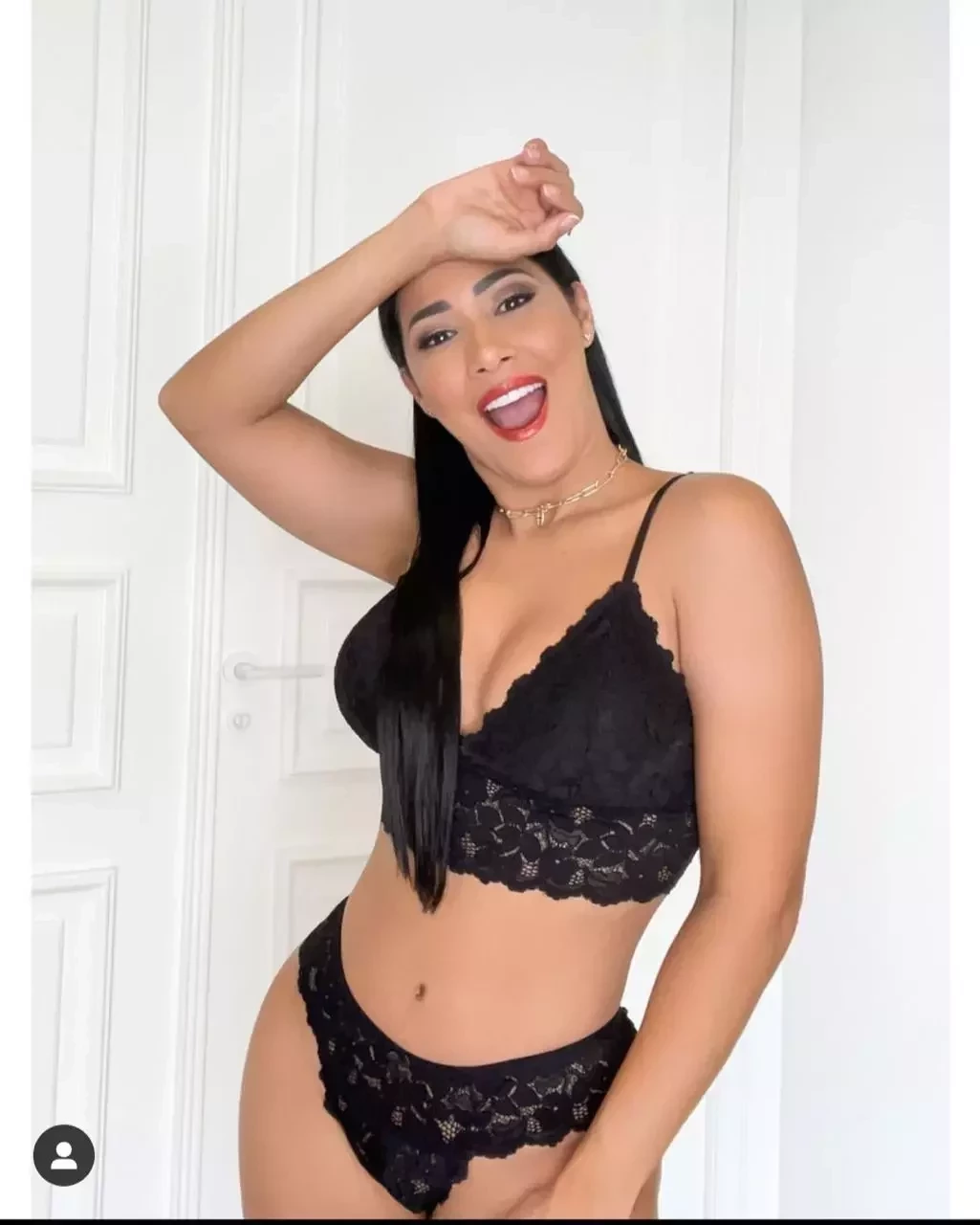 Simaria posa de lingerie preta e impressiona fãs com corpão; fotos - imagem 33393