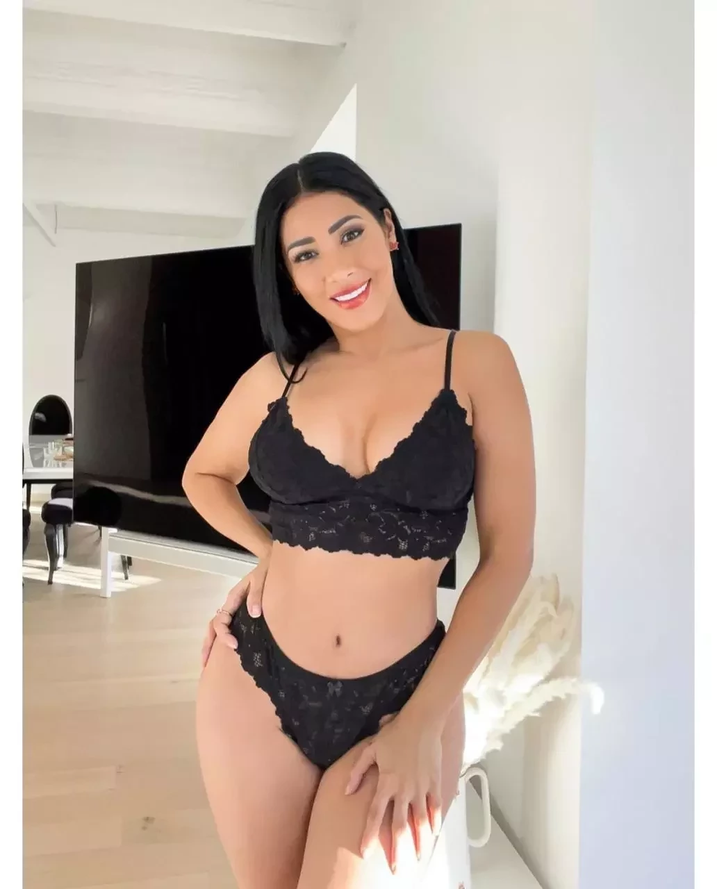 Simaria posa de lingerie preta e impressiona fãs com corpão; fotos - imagem 33391