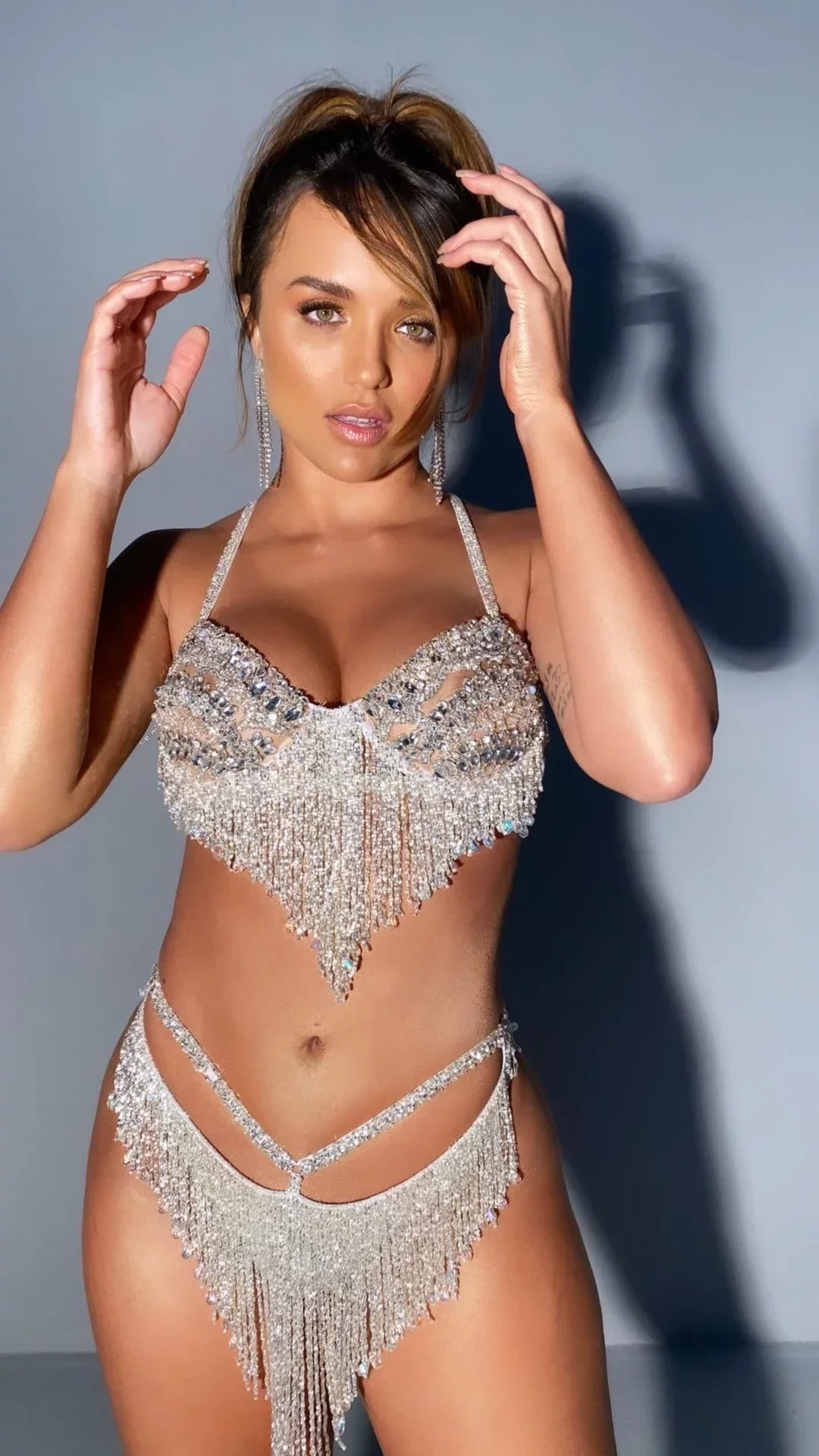 Rafa Kalimann lacra com biquíni de pedras em ensaio de Carnaval; fotos - imagem 33443