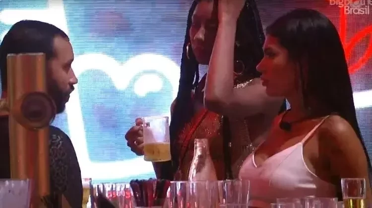 BBB21: Selinho triplo, DR e revelações íntimas agitam a festa - imagem 33409