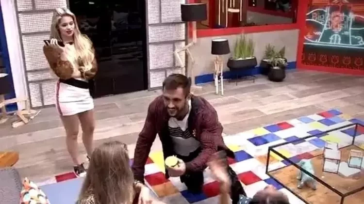 BBB21: Selinho triplo, DR e revelações íntimas agitam a festa - imagem 33413
